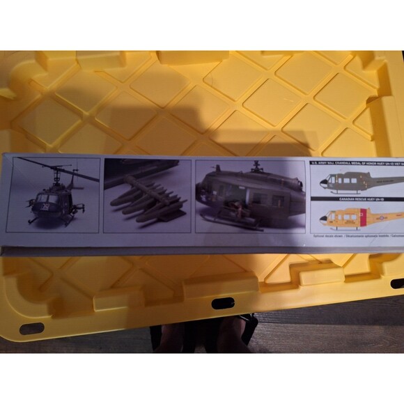 Revell 5536 Bell UH-1D Huey Gunship 1/32 Scale Plastic Model Kit New - Picture 7 of 10